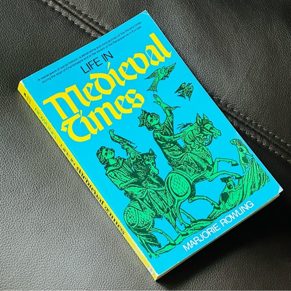 Life in Medieval Times 🏰 Marjorie Rowling Paperback History Book - Picture 3 of 6